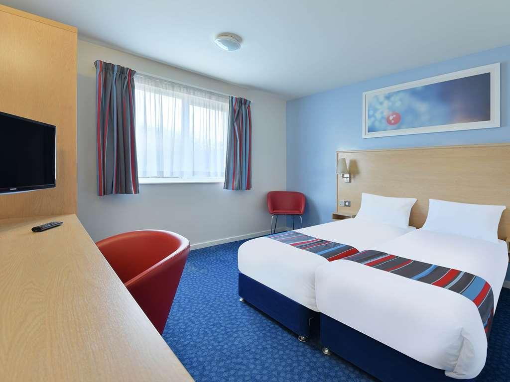 Travelodge Cirencester Room photo