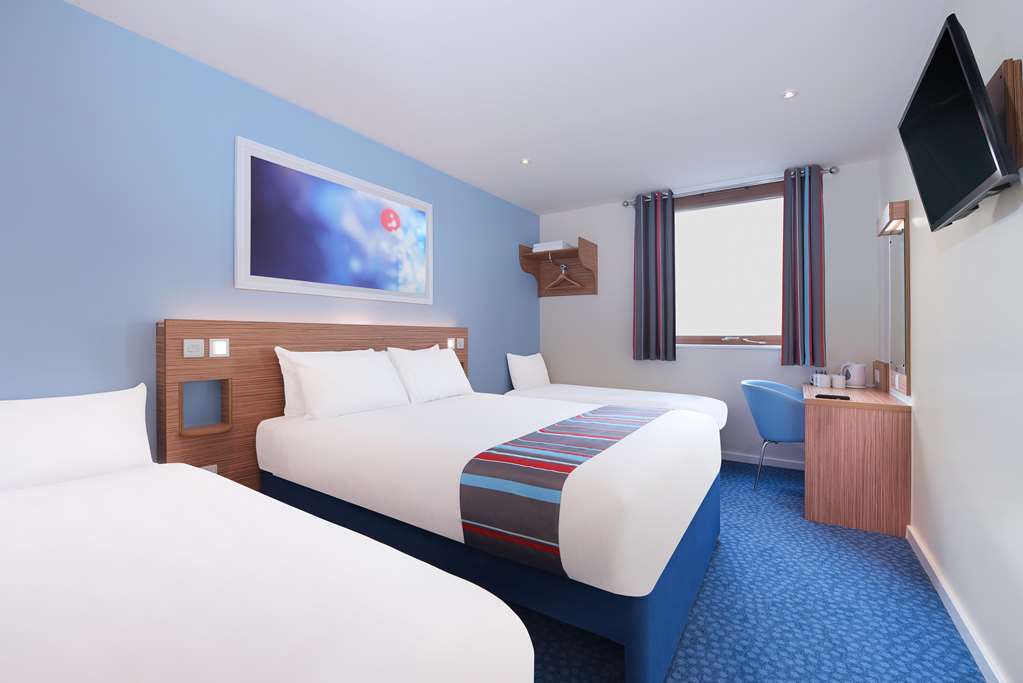 Travelodge Cirencester Room photo